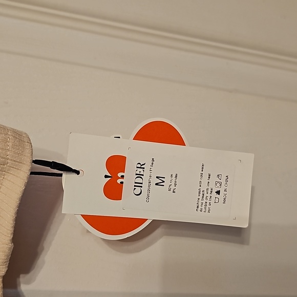 Top - Picture 2 of 4